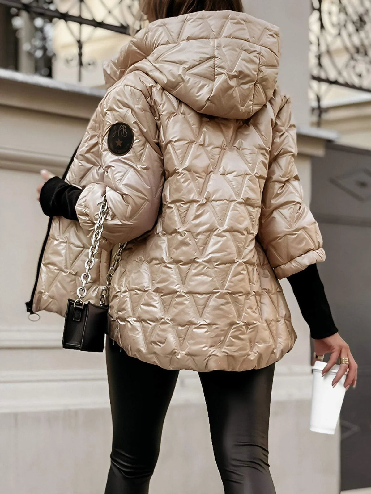 Eline – Glänzende Steppjacke mit Kapuze
