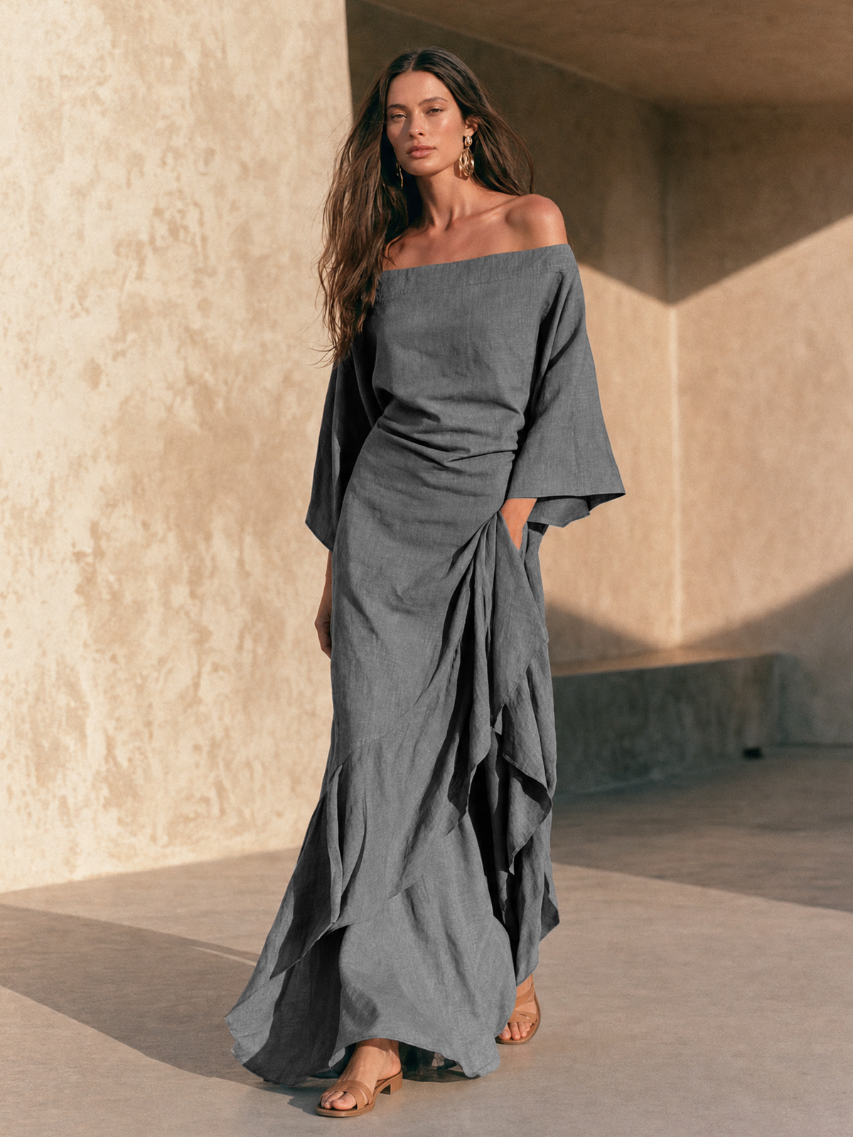 Aure | Minimalistisches schulterfreies Maxikleid mit Volantsaum und ausgestellten Ärmeln