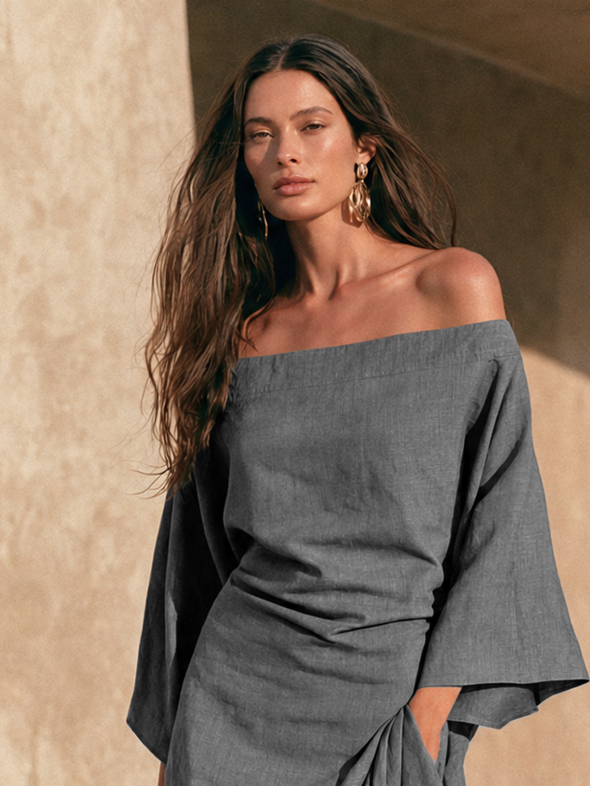 Aure | Minimalistisches schulterfreies Maxikleid mit Volantsaum und ausgestellten Ärmeln