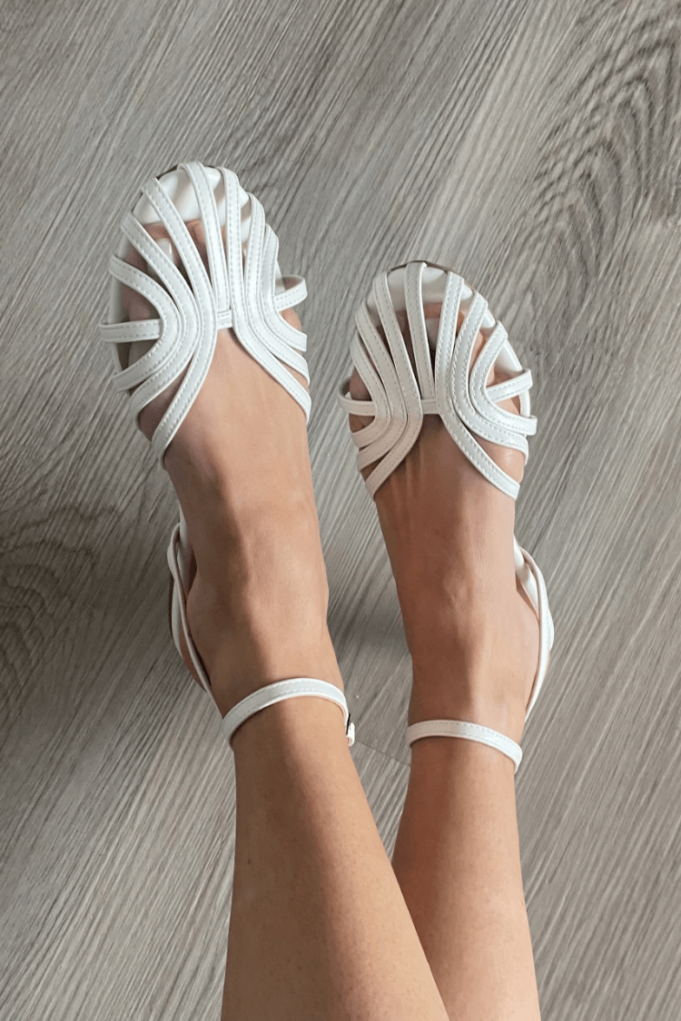 GEFLOCHTENE FLACHE SANDALEN