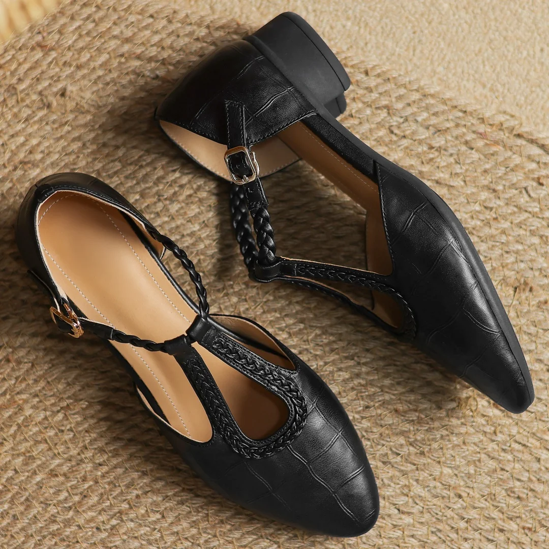 Johanne | Flache Lederschuhe mit T-Riemen