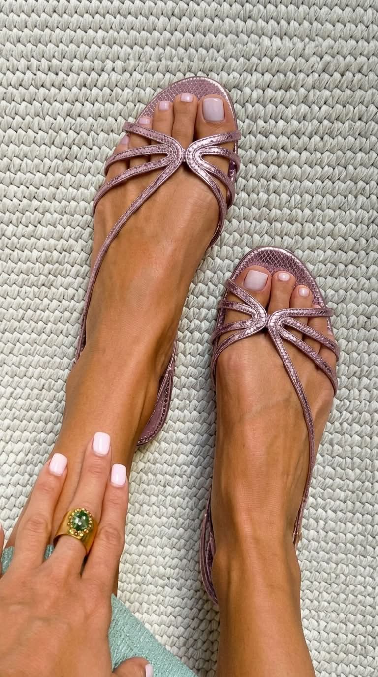 Sandalen mit Riemchen in Metallic-Optik