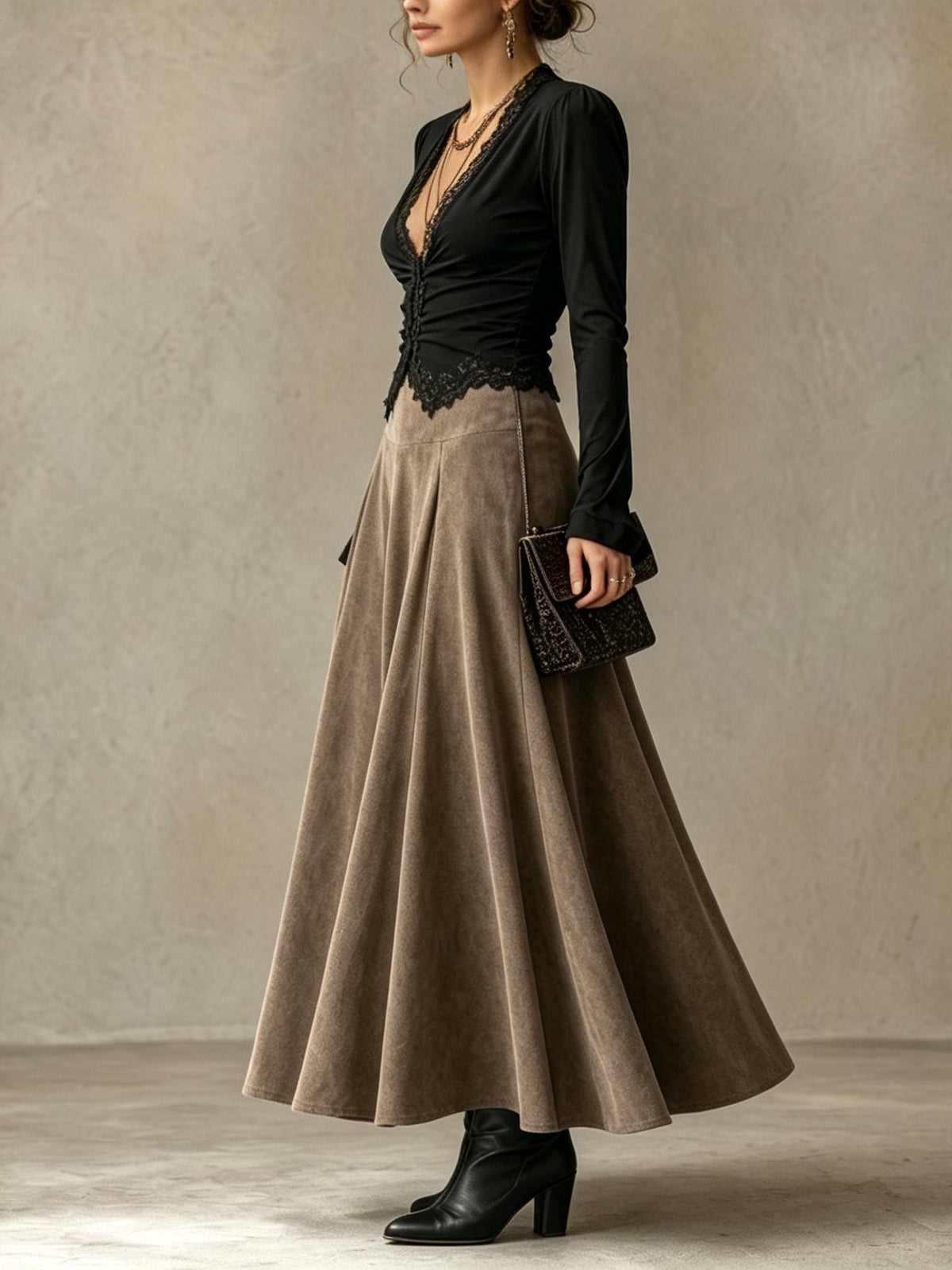 Albane | Set aus Spitzentop und Maxirock aus Wildlederimitat in Schwarz und Taupe