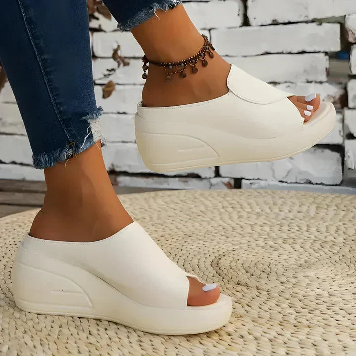 Eliza™ – Orthopädische Keilabsatz-Slipper