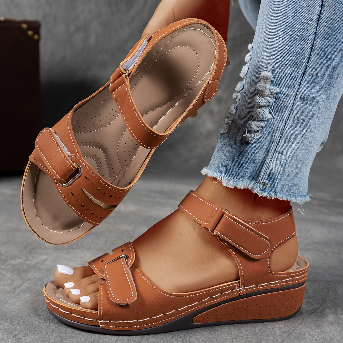Trendige orthopädische Sandalen