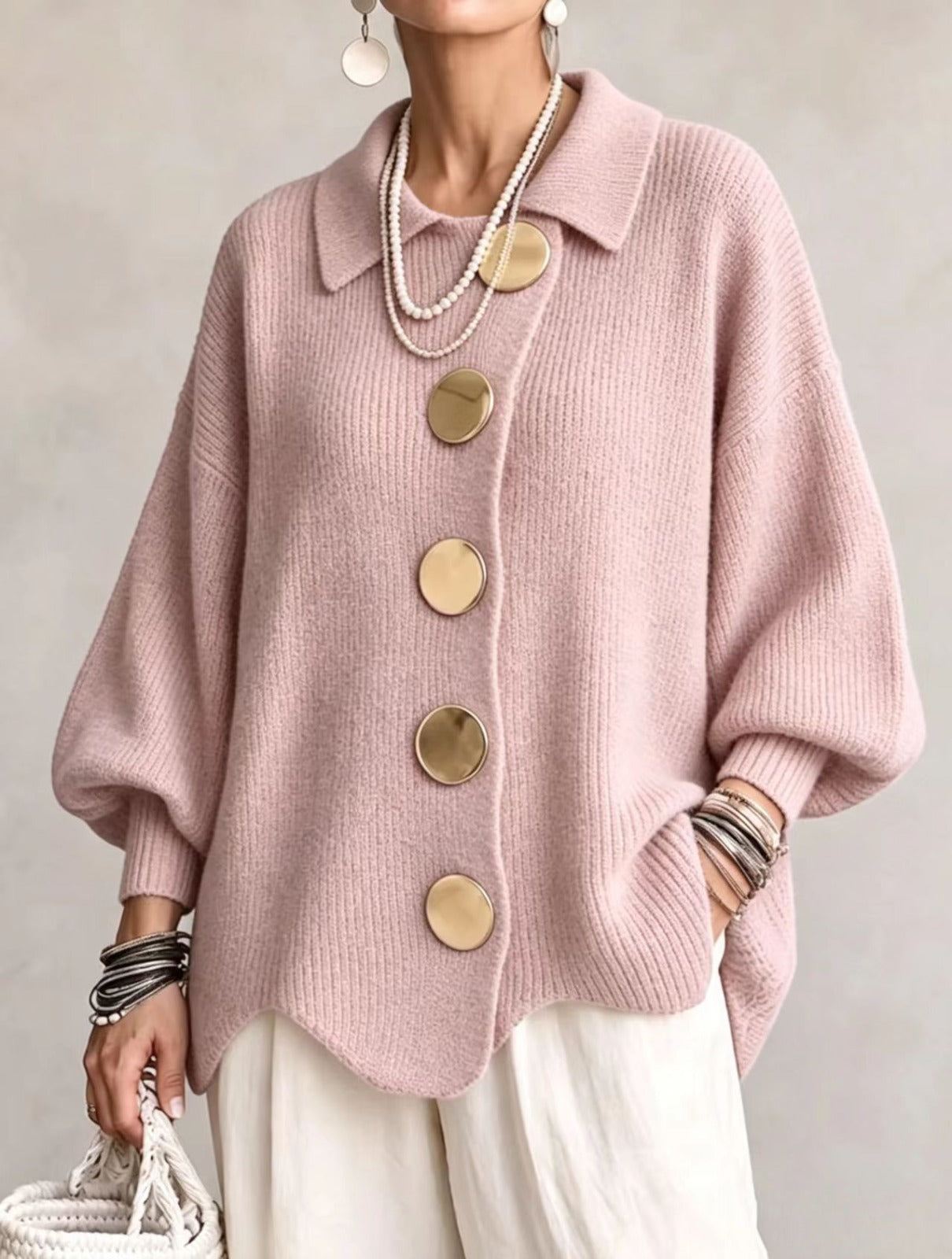 Ilona | Oversize-Strickjacke mit Kragen und großen Metallknöpfen