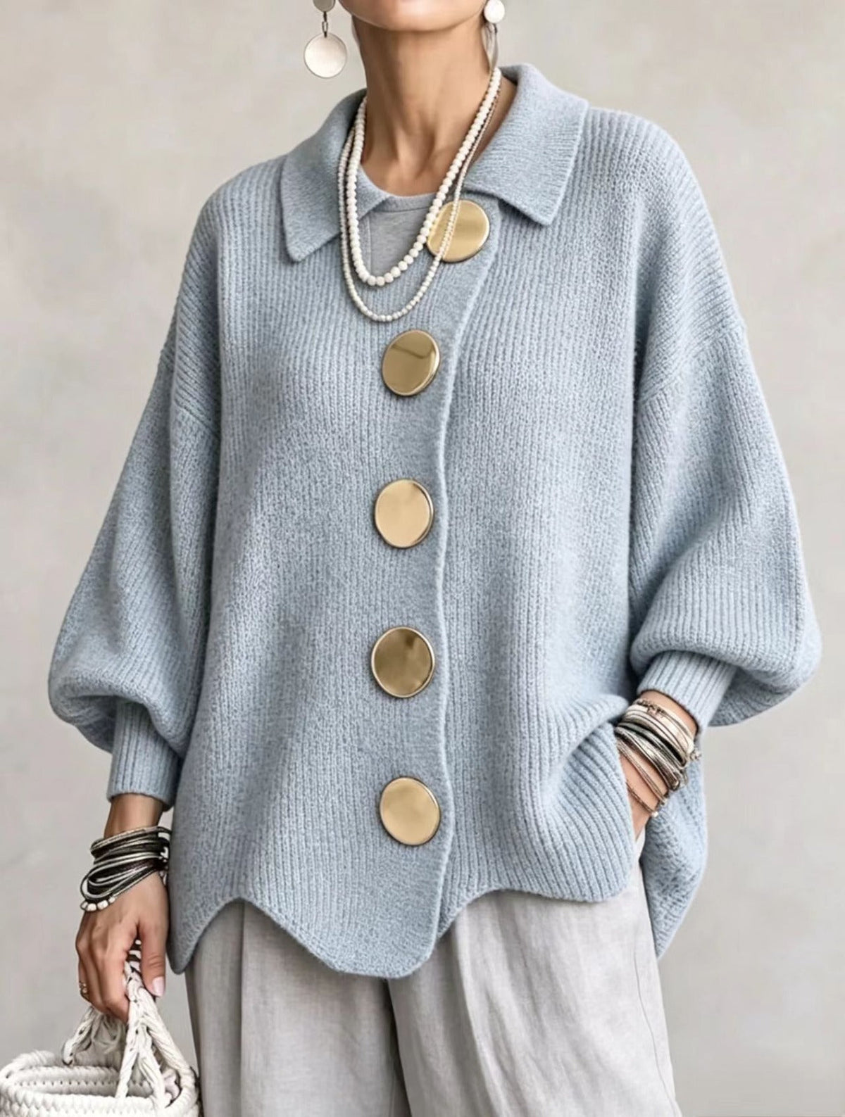 Ilona | Oversize-Strickjacke mit Kragen und großen Metallknöpfen