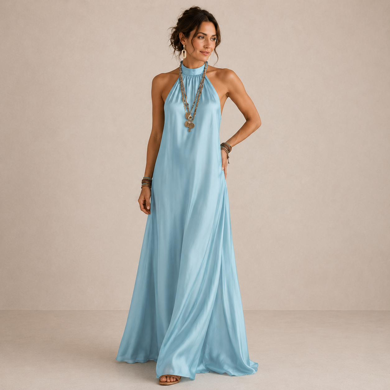 Magnolia | Blaues fließendes Neckholder-Maxikleid