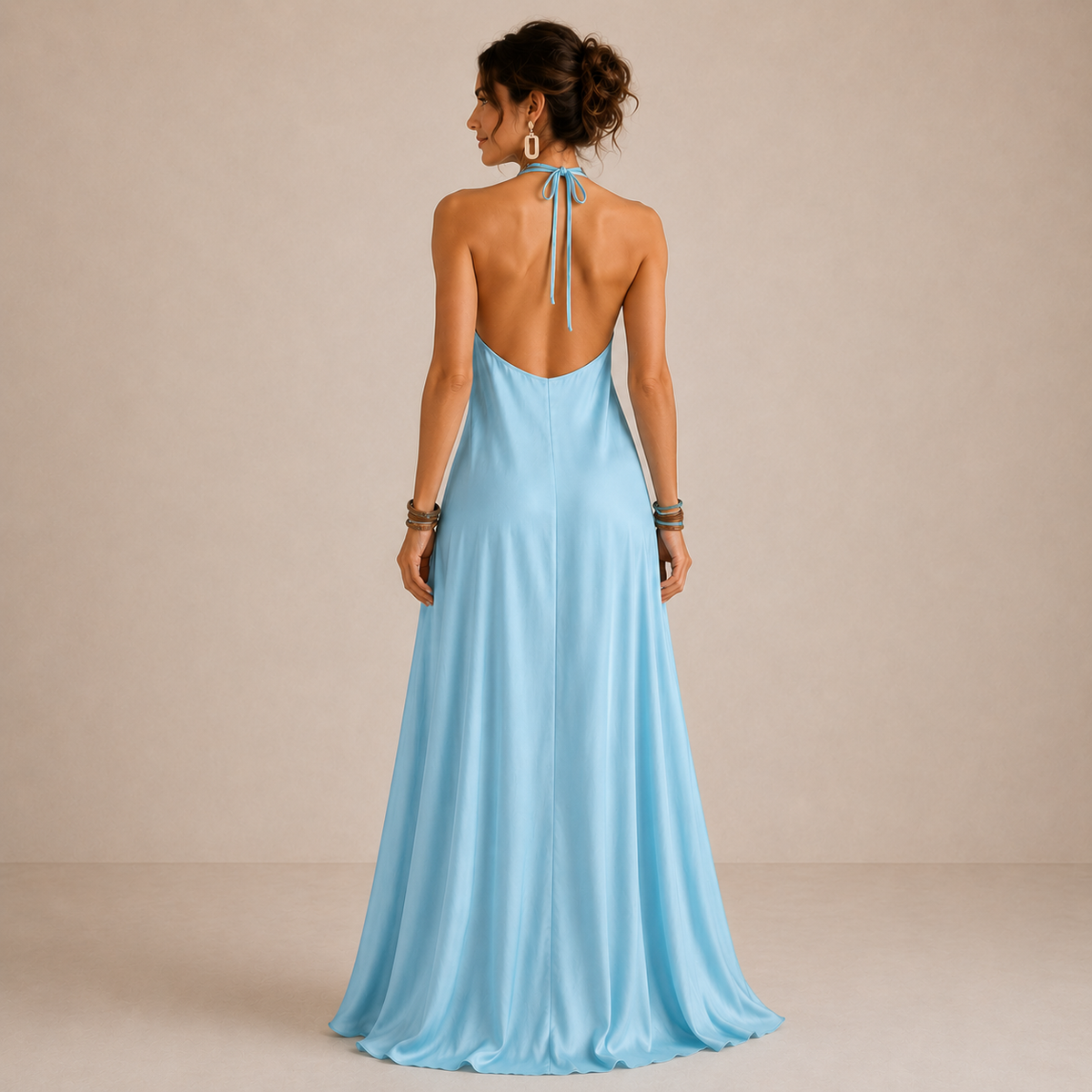 Magnolia | Blaues fließendes Neckholder-Maxikleid