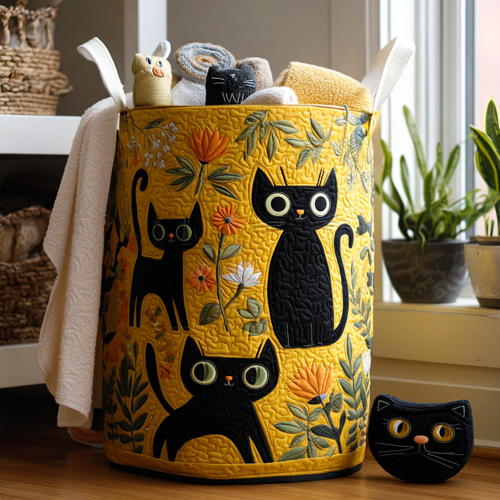 Gepolsterter Korb mit schwarzen Katzen