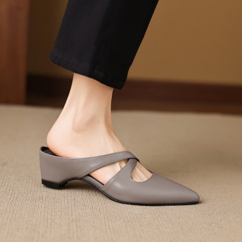 Selva Pumps aus echtem Leder mit gekreuzten Riemen und spitzer Zehenpartie