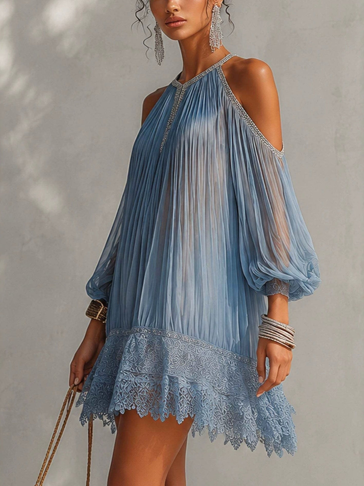 Eivor – Hellblaues Minikleid mit Spitzenbesatz