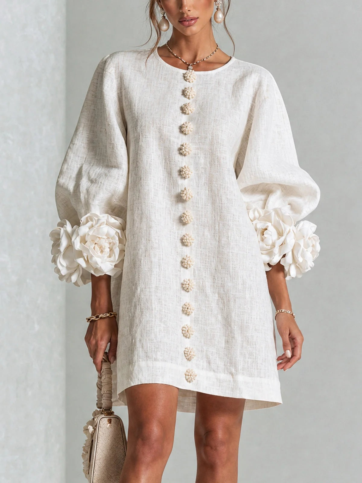Elena – Minikleid mit floralen Manschetten