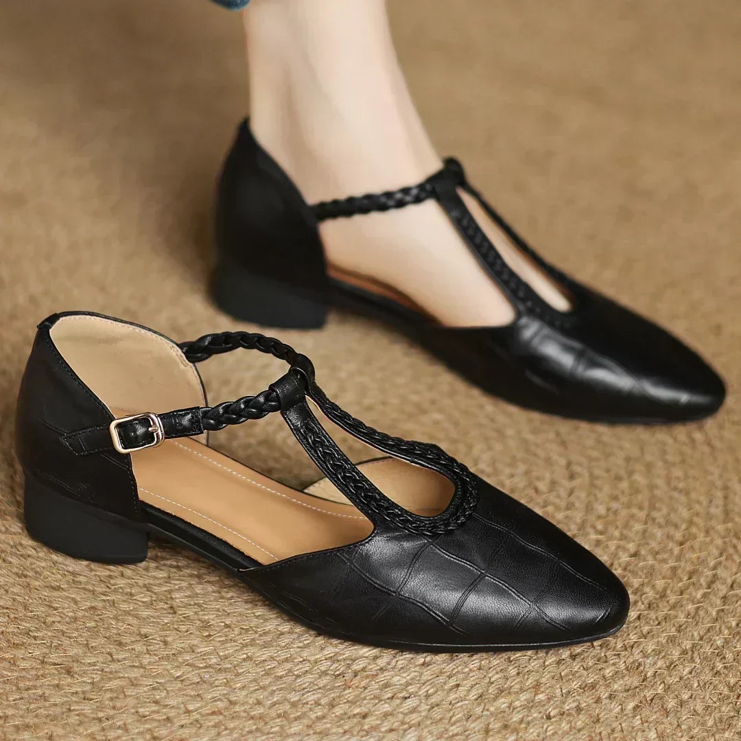 Johanne | Flache Lederschuhe mit T-Riemen