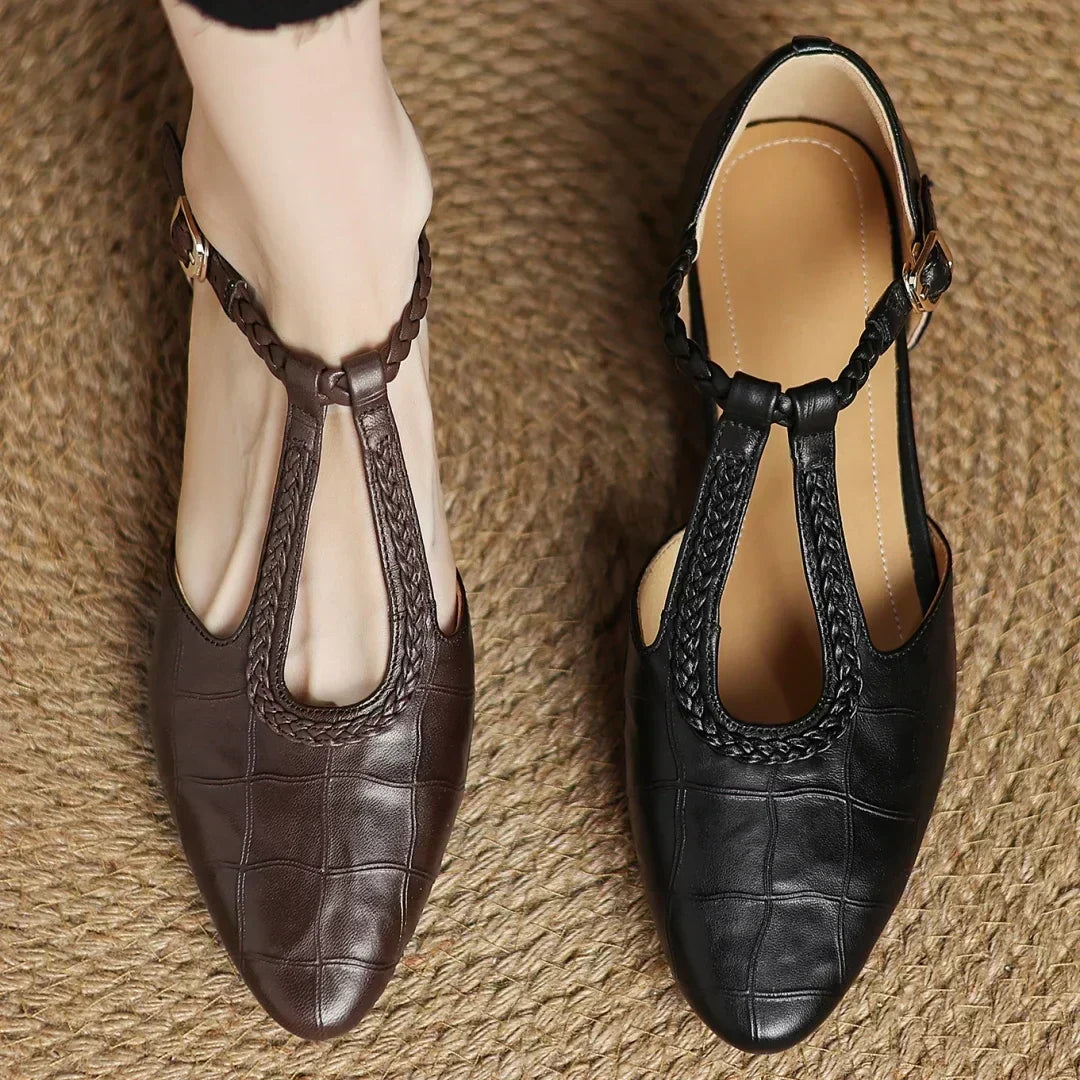 Johanne | Flache Lederschuhe mit T-Riemen