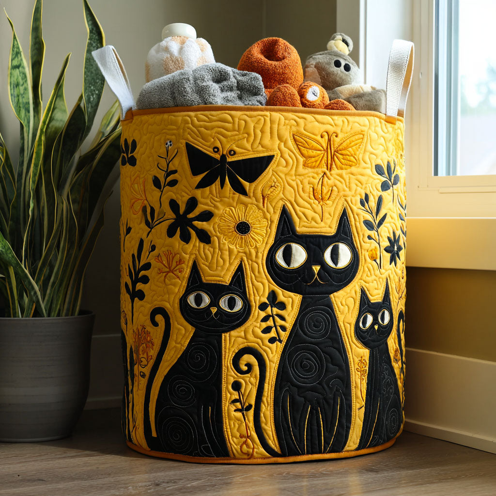 Gepolsterter Korb mit schwarzen Katzen
