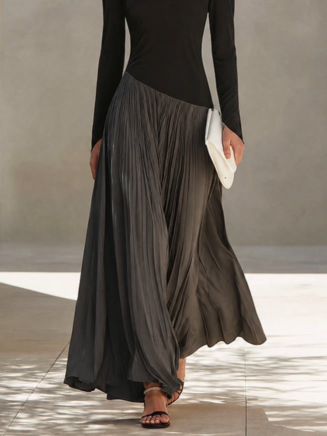 Zweifarbiges (schwarz-graues) Patchwork-Maxikleid mit drapiertem Ausschnitt und Falten