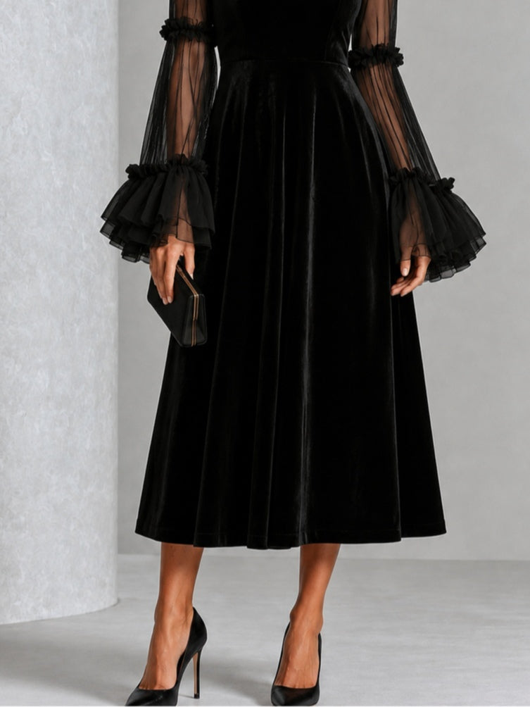 Stéphanie | Schwarzes plissiertes Midikleid aus Samt und transparentem Mesh