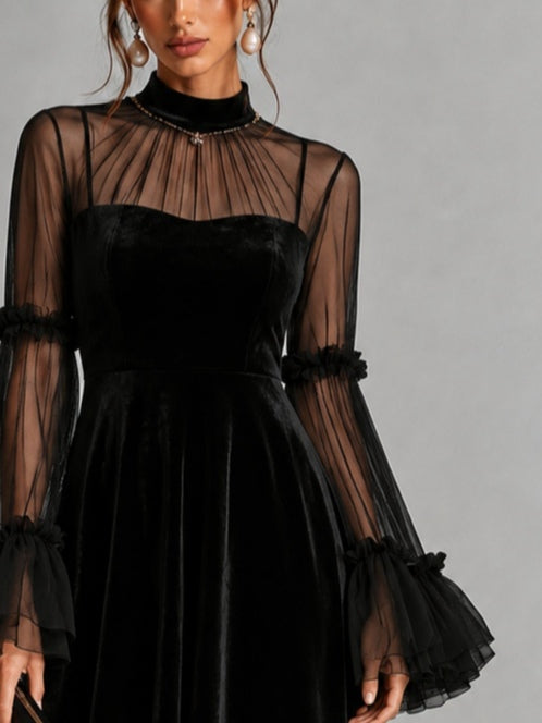 Stéphanie | Schwarzes plissiertes Midikleid aus Samt und transparentem Mesh