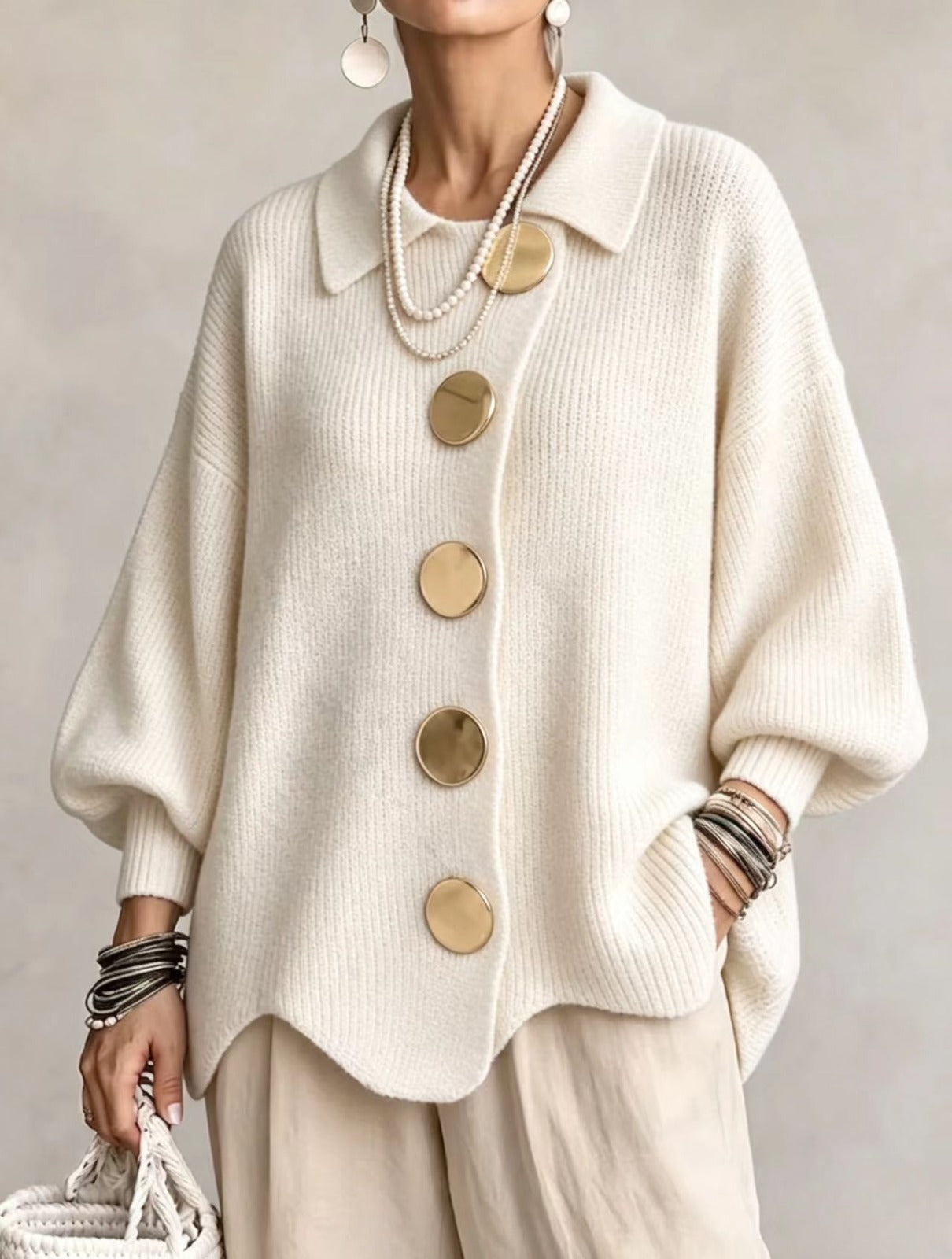 Ilona | Oversize-Strickjacke mit Kragen und großen Metallknöpfen