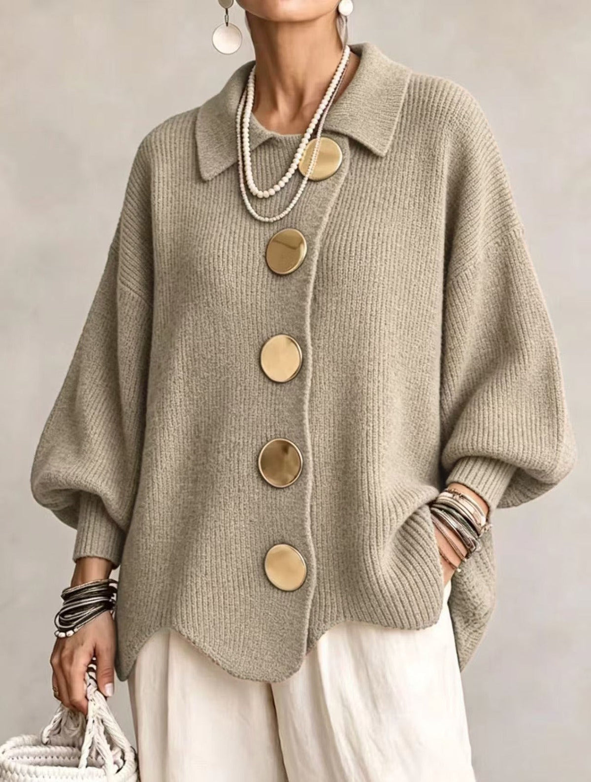 Ilona | Oversize-Strickjacke mit Kragen und großen Metallknöpfen