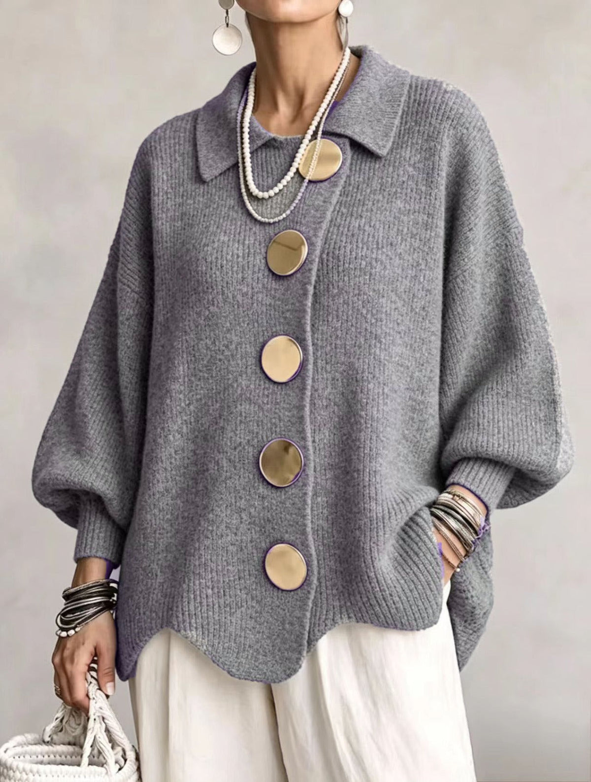 Ilona | Oversize-Strickjacke mit Kragen und großen Metallknöpfen