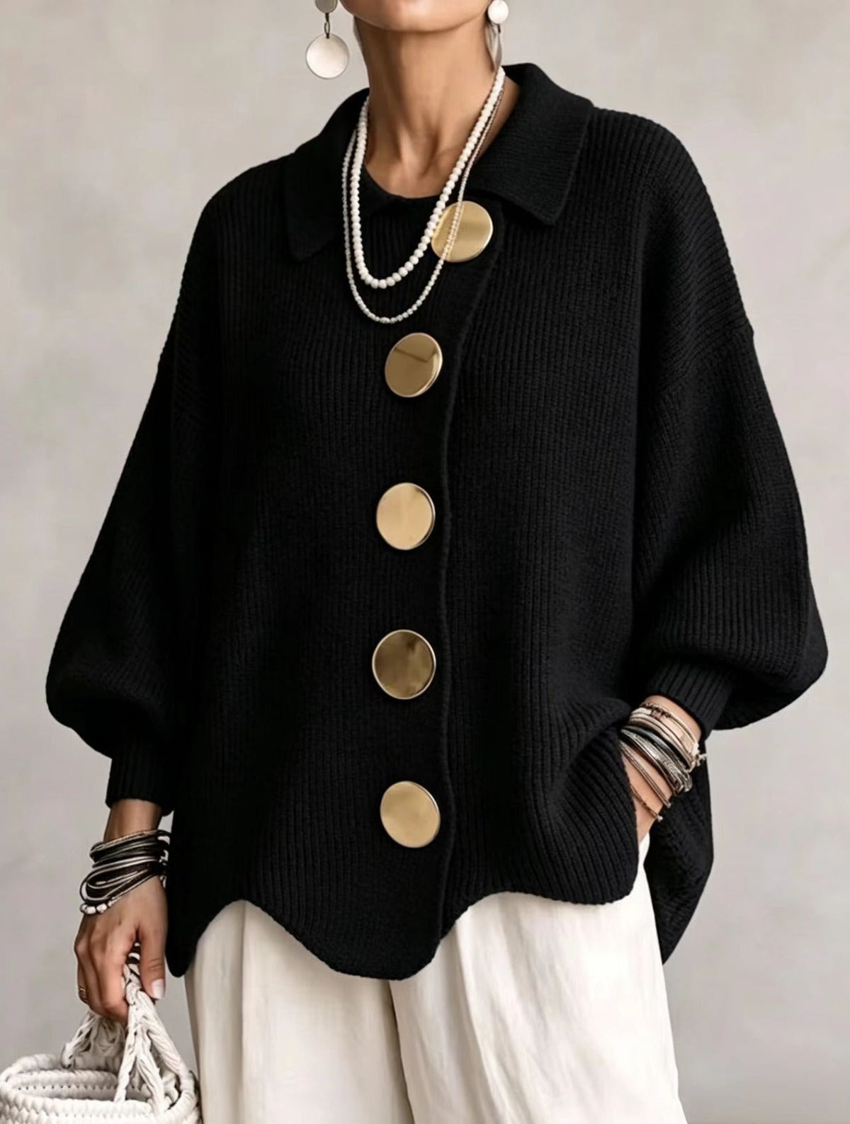 Ilona | Oversize-Strickjacke mit Kragen und großen Metallknöpfen