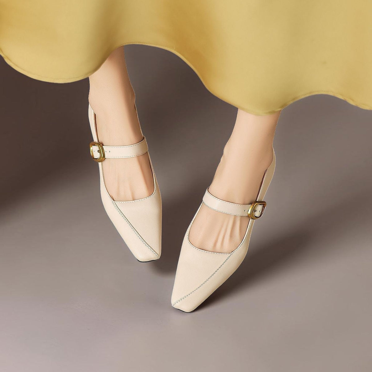 Grethe | Mary-Jane-Schuhe mit goldfarbener Schnalle
