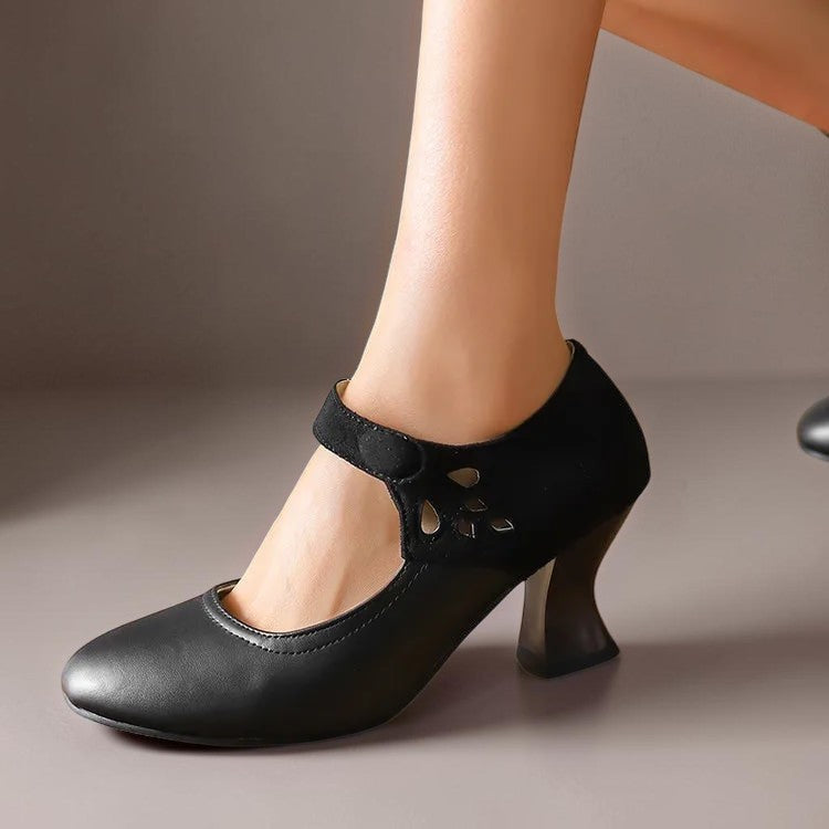 Camilla | Elegante Wildlederschuhe mit Knöchelriemen