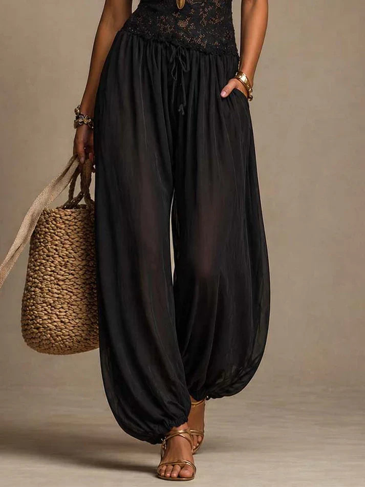 Laia – Jumpsuit mit Neckholder und Spitze