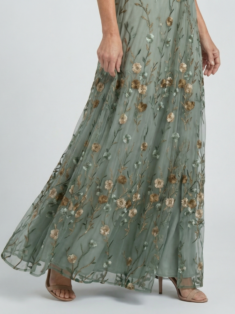 Selora | Fließendes Neckholder-Maxikleid mit Blumenmuster