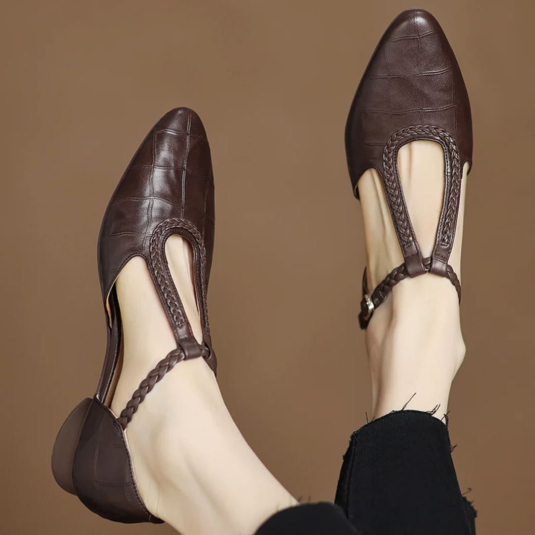 Johanne | Flache Lederschuhe mit T-Riemen