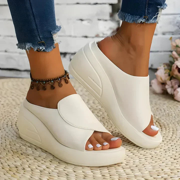 Eliza™ – Orthopädische Keilabsatz-Slipper