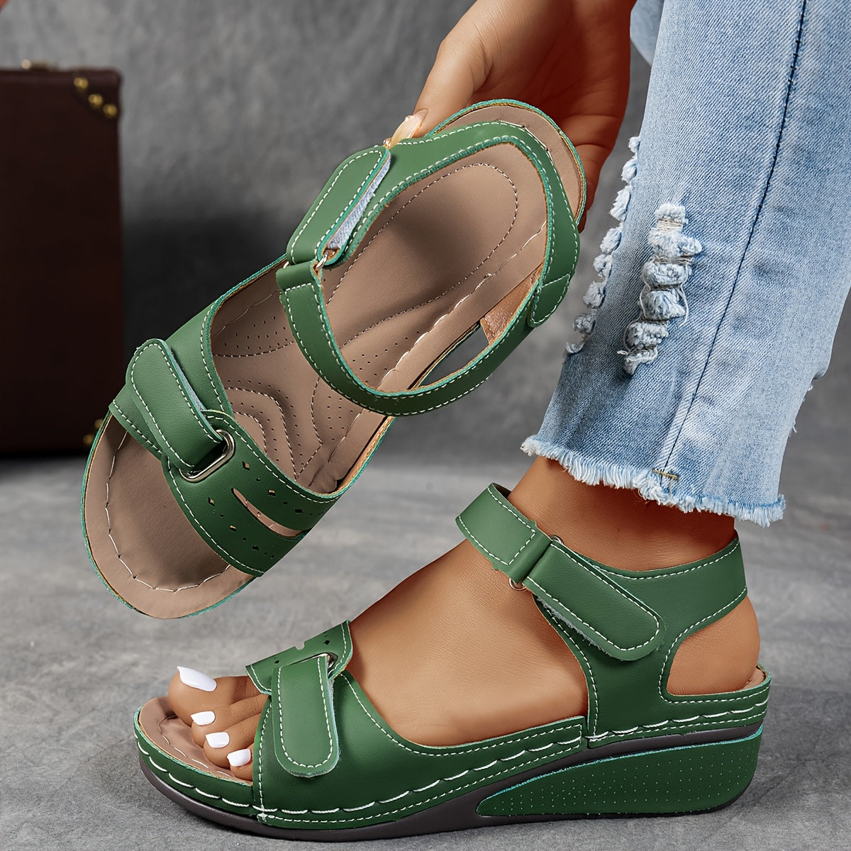 Trendige orthopädische Sandalen
