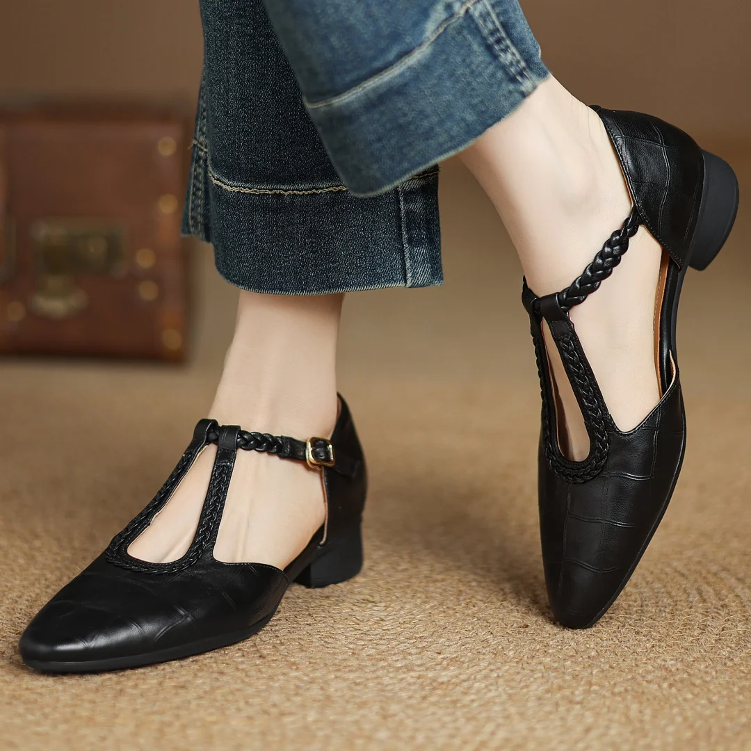 Johanne | Flache Lederschuhe mit T-Riemen