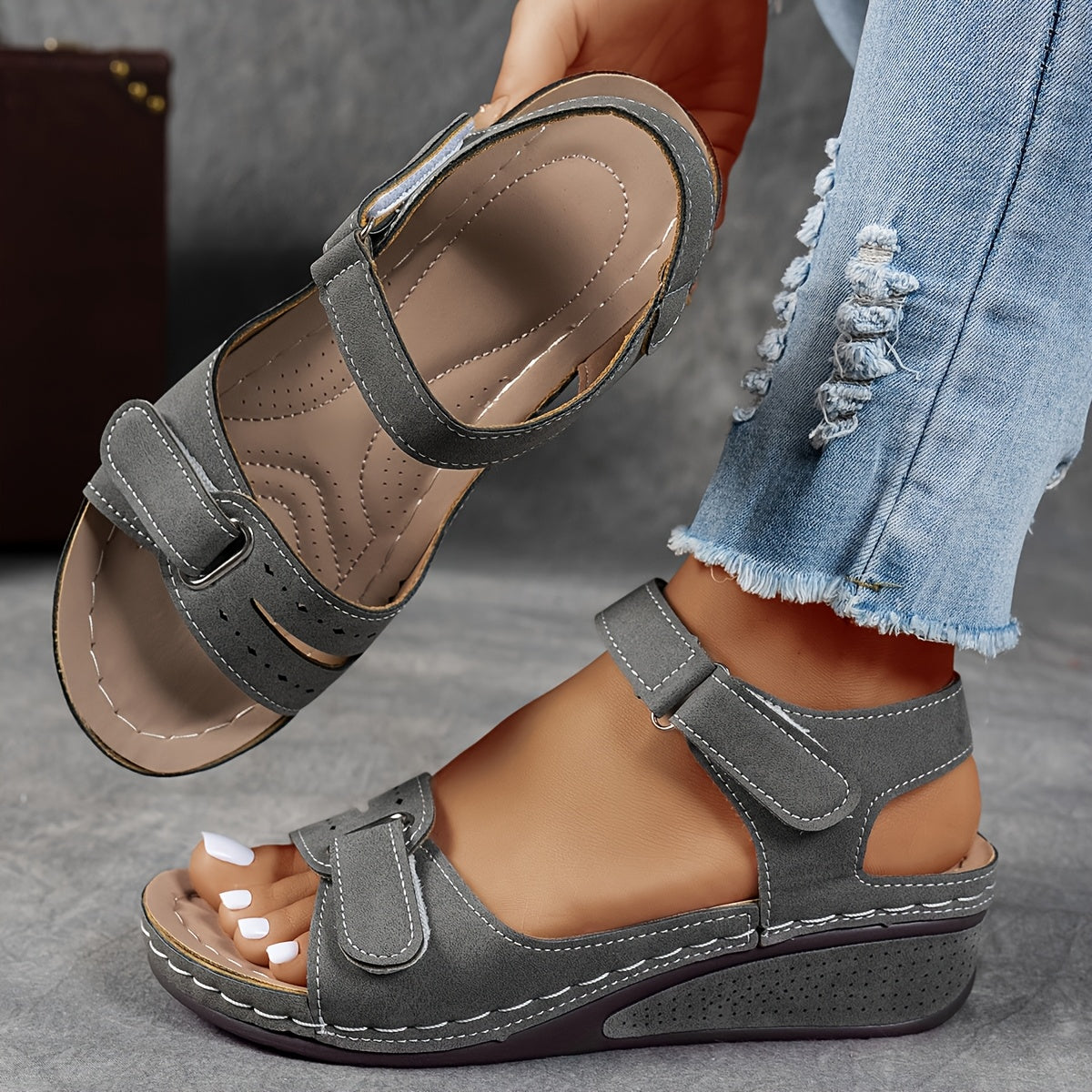 Trendige orthopädische Sandalen