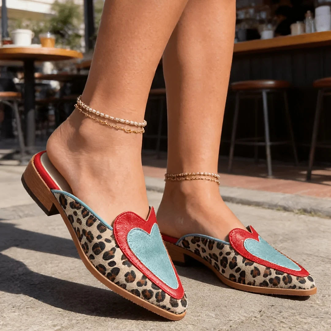 Perla Mules mit Leopardenmuster