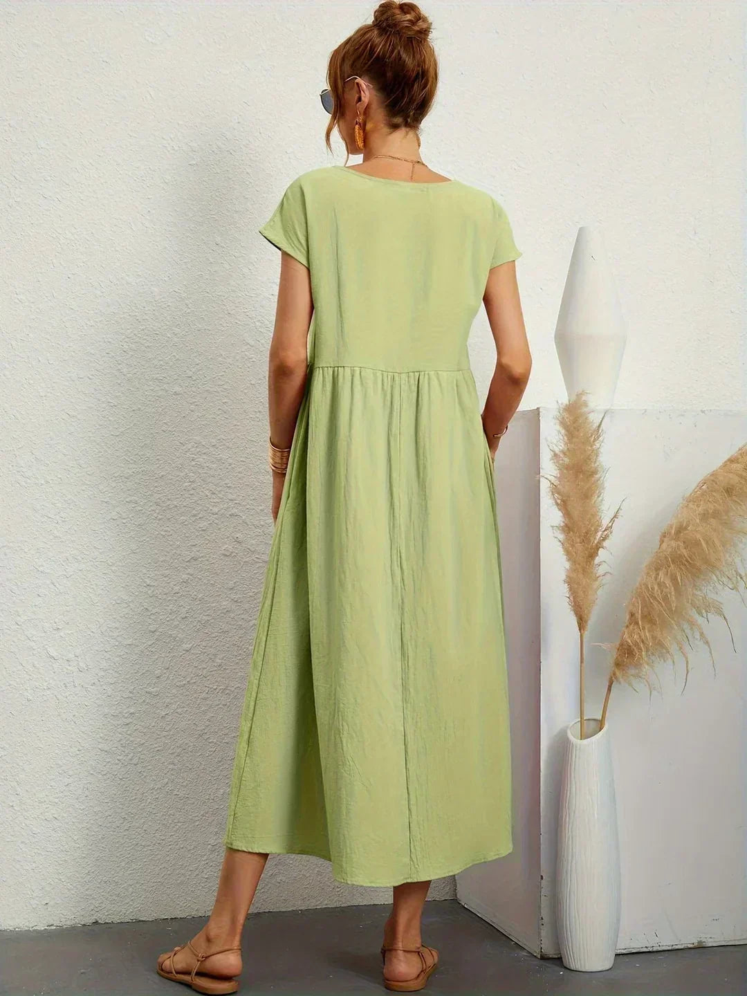 Nerys | Atmungsaktives weißes Midikleid