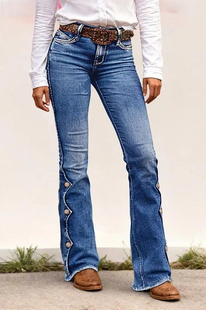 Amelie – Schlagjeans mit Knopfdetails