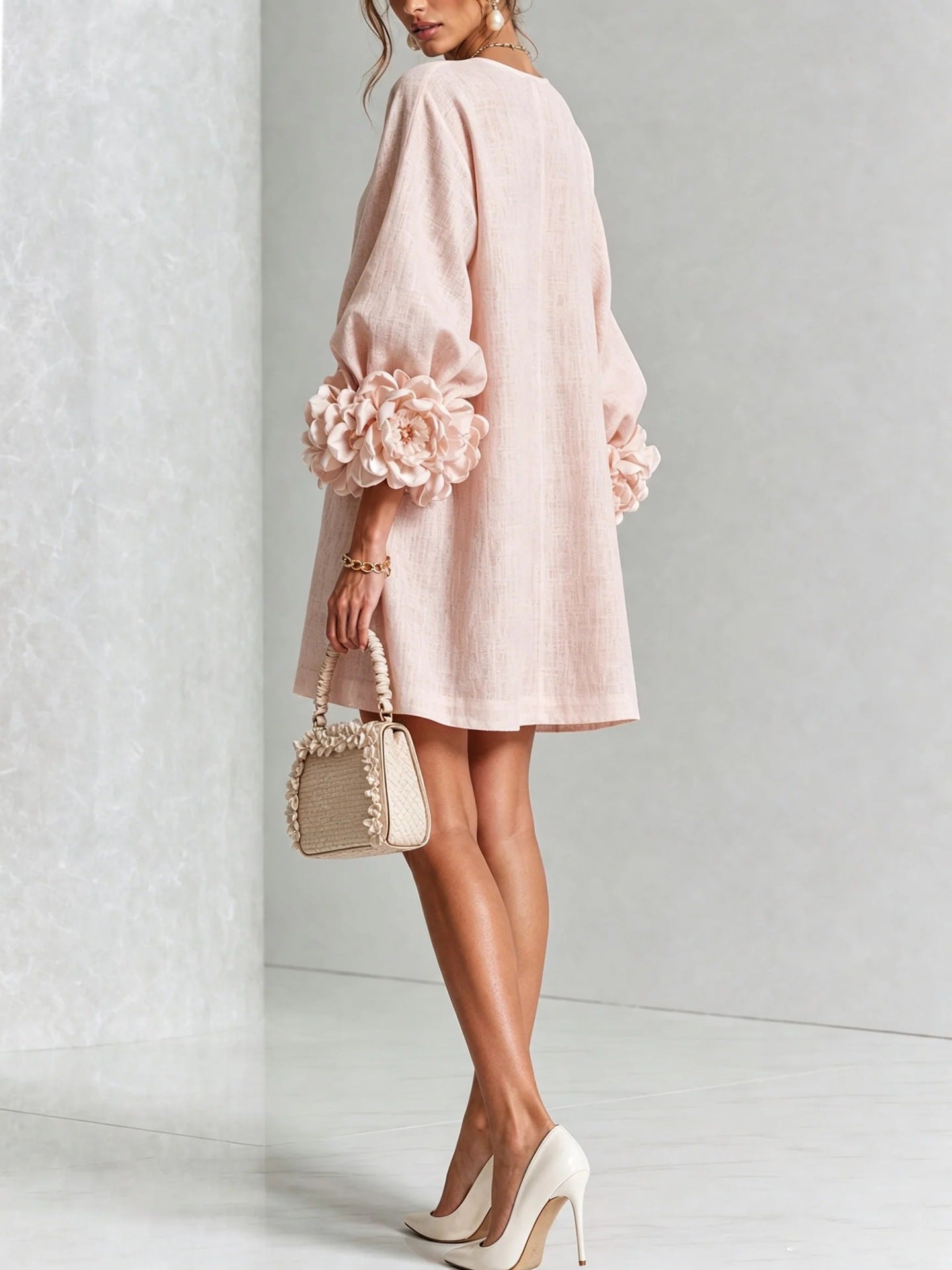 Elena – Minikleid mit floralen Manschetten