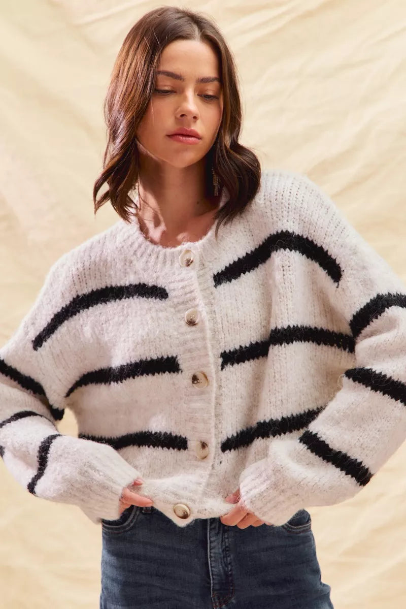 Gestreifte Wintercardigan mit Knöpfen – Klassischer Strick