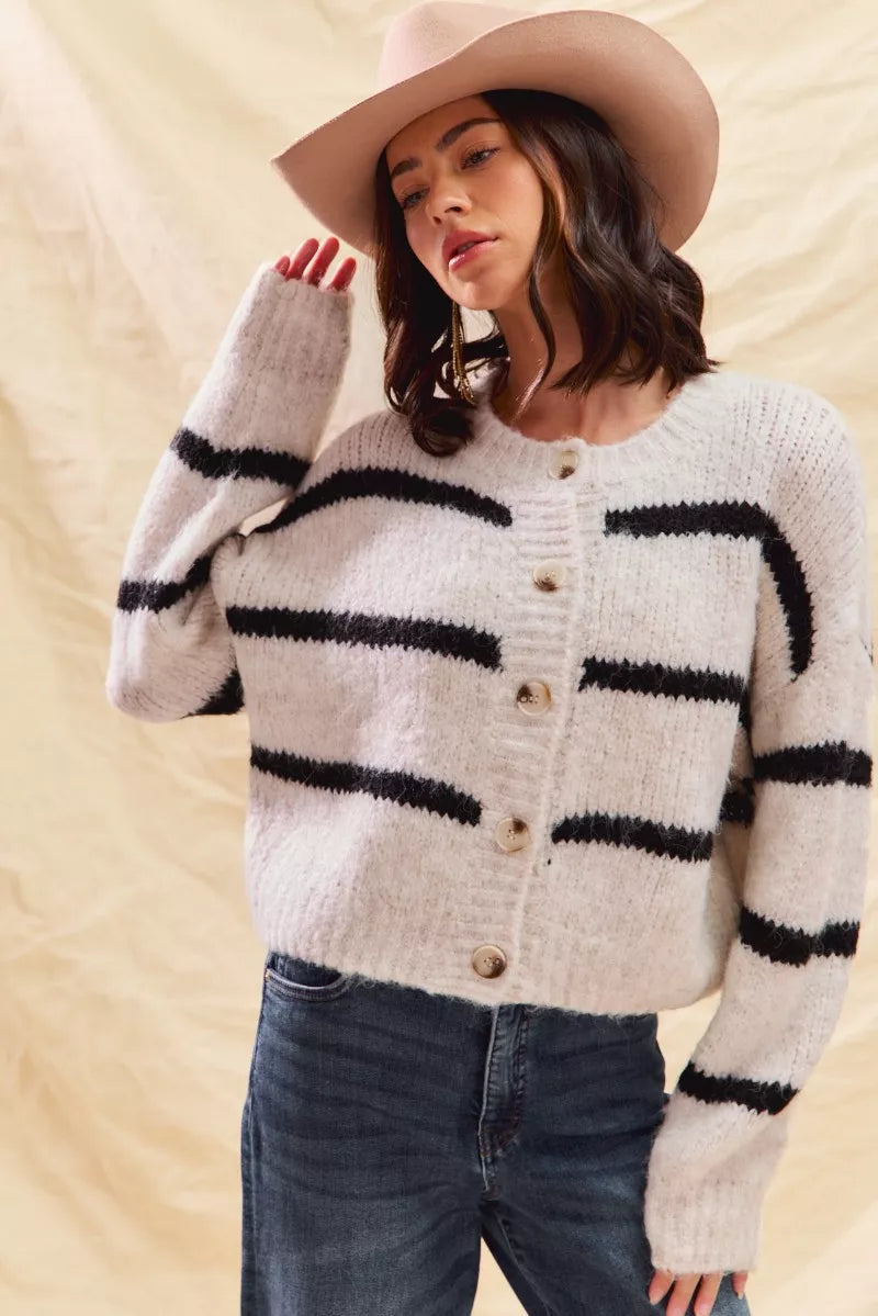 Gestreifte Wintercardigan mit Knöpfen – Klassischer Strick