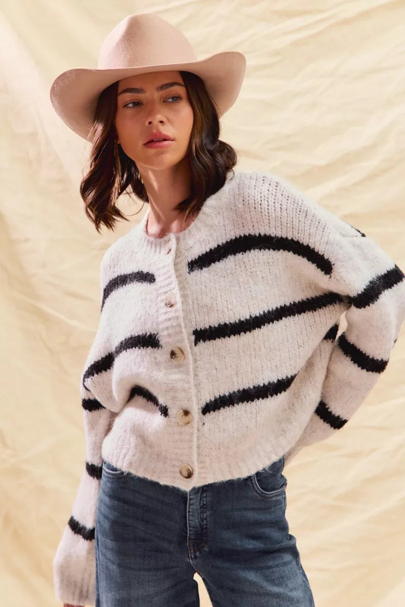 Gestreifte Wintercardigan mit Knöpfen – Klassischer Strick