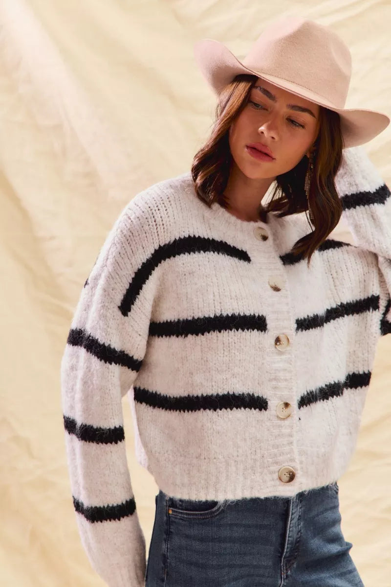 Gestreifte Wintercardigan mit Knöpfen – Klassischer Strick