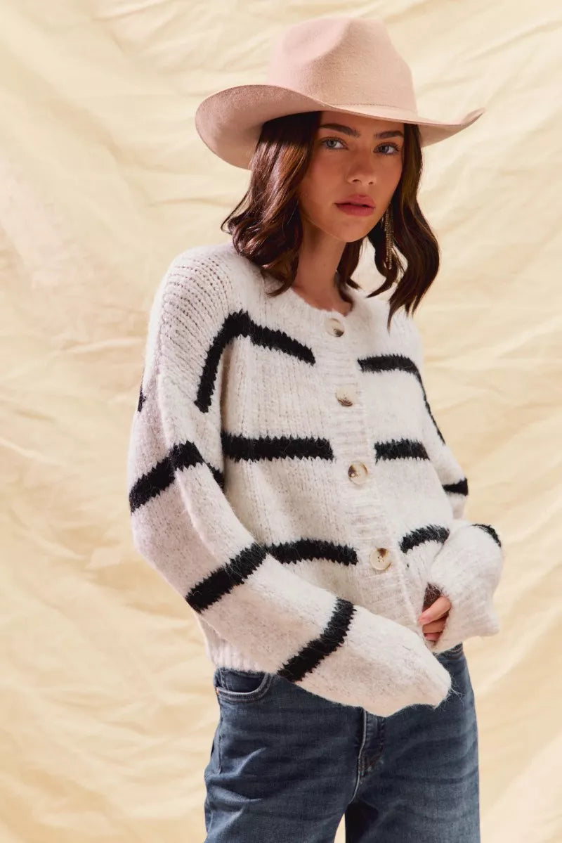 Gestreifte Wintercardigan mit Knöpfen – Klassischer Strick