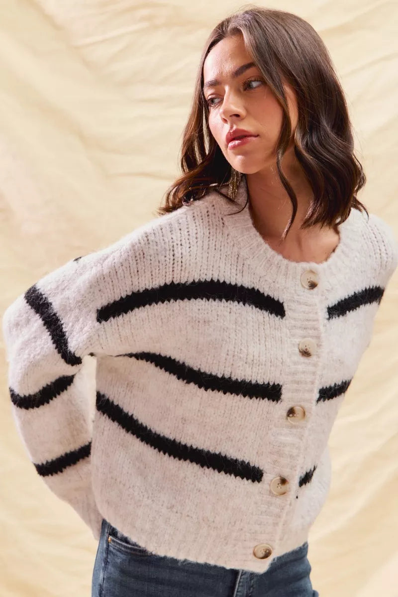 Gestreifte Wintercardigan mit Knöpfen – Klassischer Strick