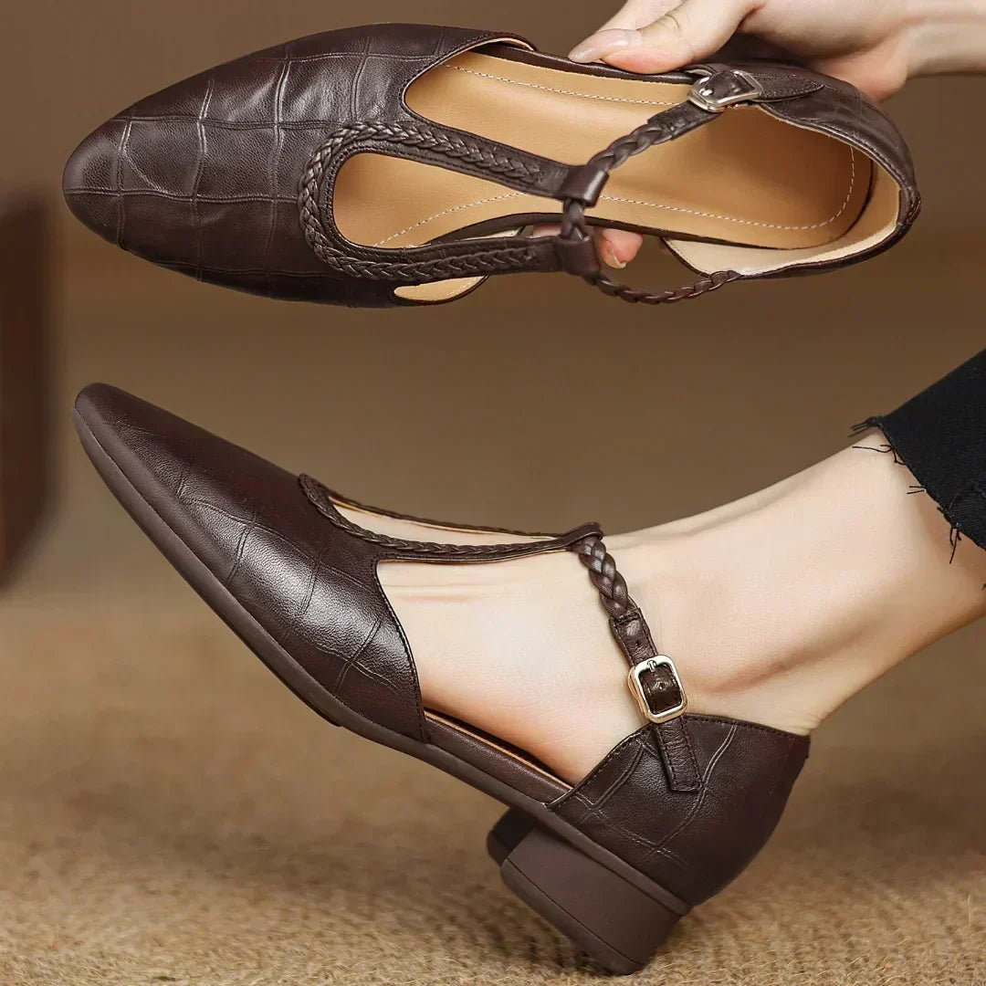 Johanne | Flache Lederschuhe mit T-Riemen