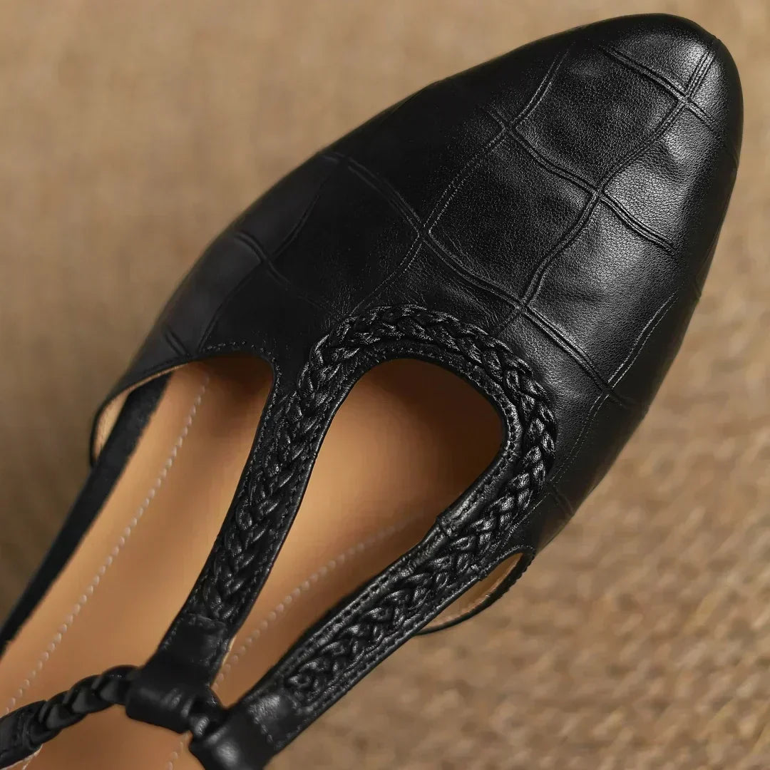 Johanne | Flache Lederschuhe mit T-Riemen