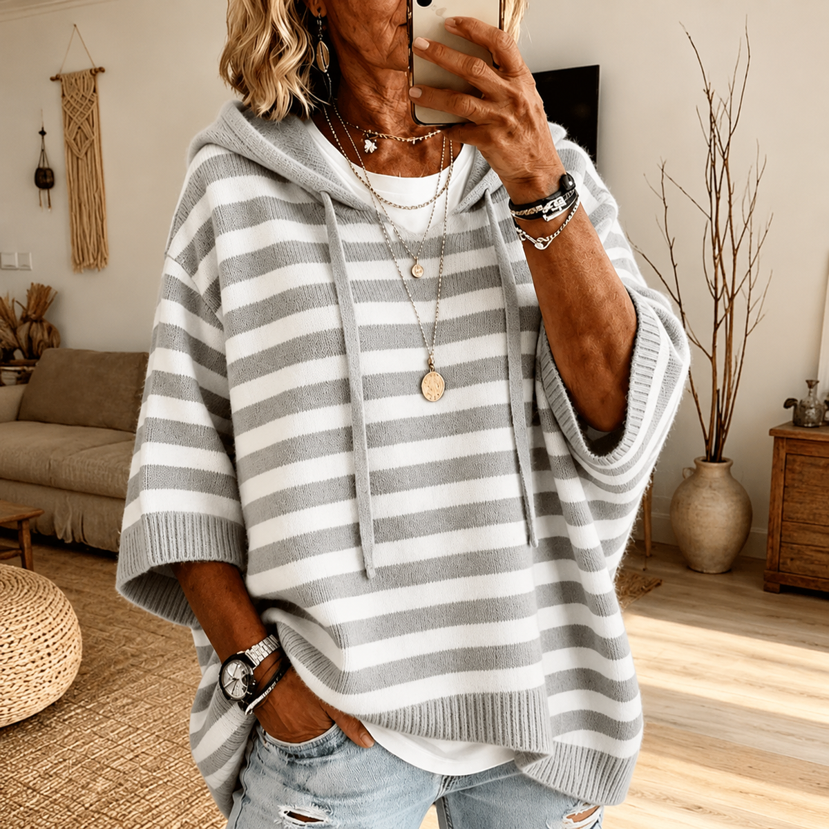 Céline | Gestreifter Poncho-Pullover mit Kapuze in Grau