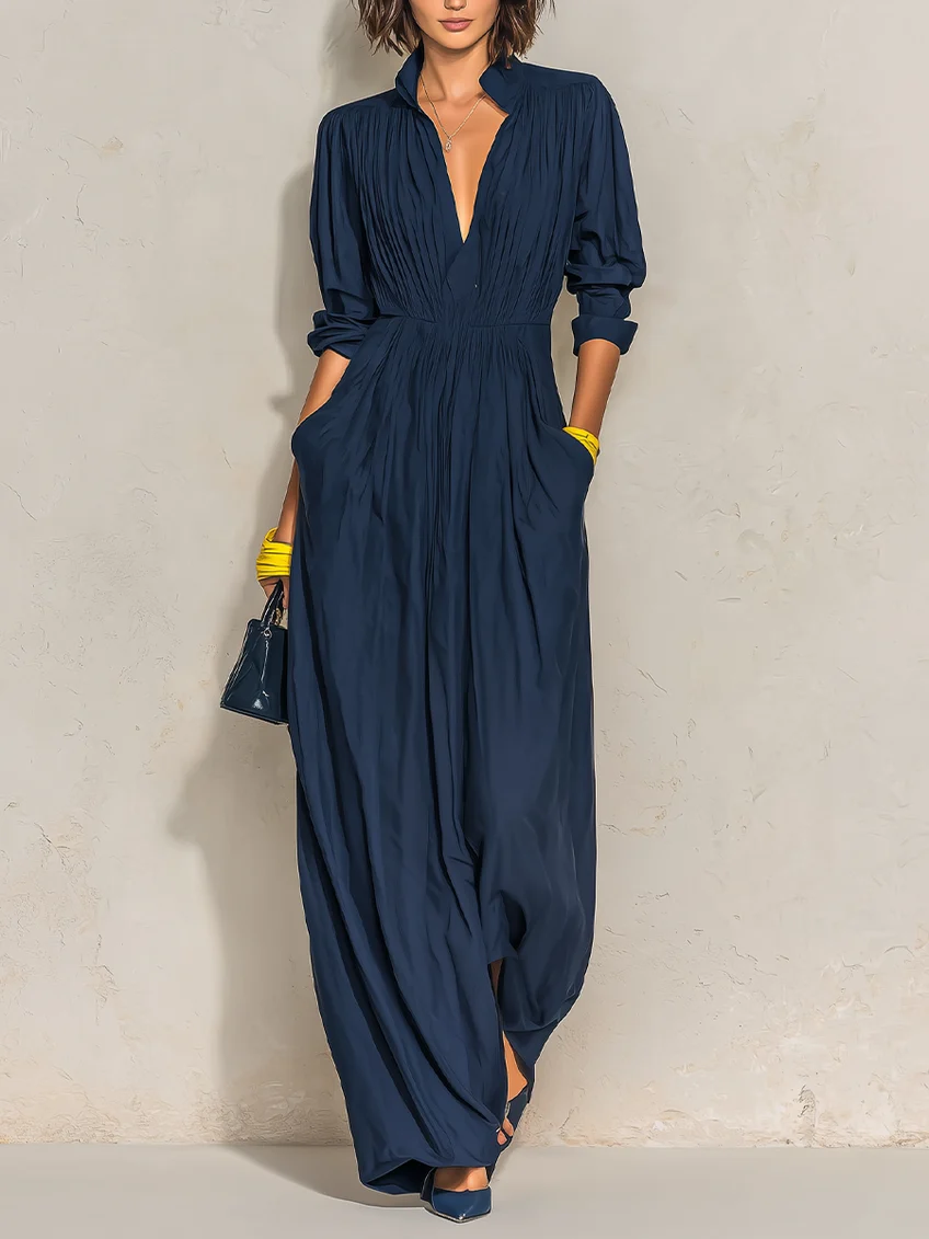 Azurine | Marineblaues langes Plisseekleid mit V-Ausschnitt